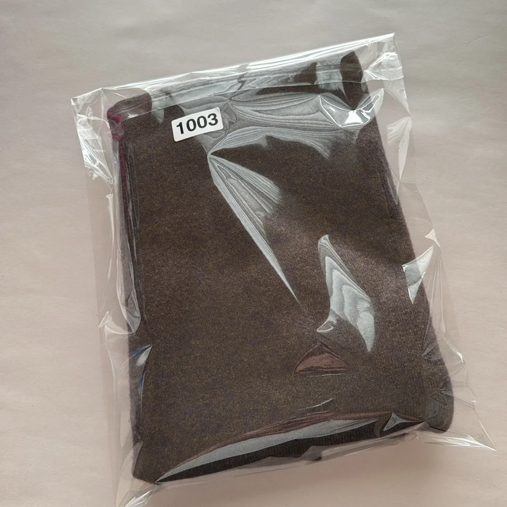 Black Brown 1826 Men’s v-neck cashmere sweater
